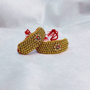 Stone stud gold plated  pouchi color golden material brass  size adjustable 4
