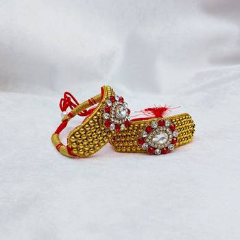 Stone stud gold plated  pouchi color golden material brass  size adjustable 4