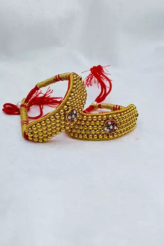 Stone stud gold plated  pouchi color golden material brass  size adjustable