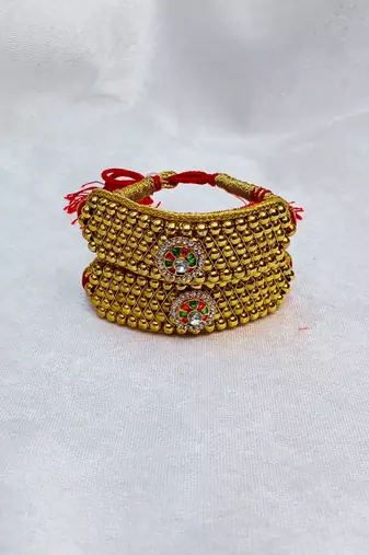 Stone stud gold plated  pouchi color golden material brass  size adjustable