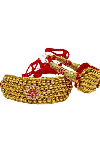 Stone stud gold plated  pouchi color golden material brass  size adjustable
