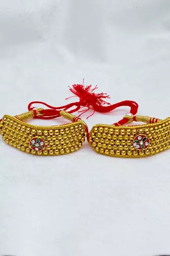 Stone stud gold plated  pouchi color golden material brass  size adjustable