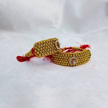 Stone stud gold plated  pouchi color golden material brass  size adjustable 3