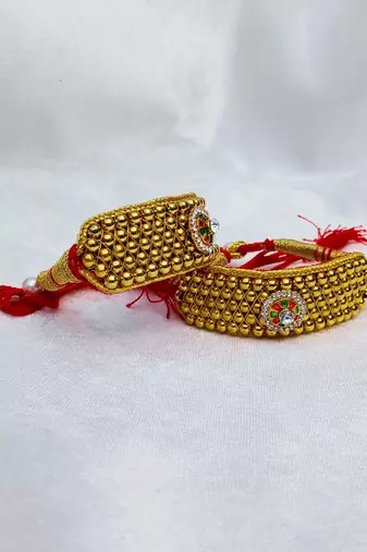 Stone stud gold plated  pouchi color golden material brass  size adjustable