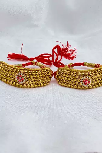 Stone stud gold plated  pouchi color golden material brass  size adjustable