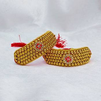 Stone stud gold plated  pouchi color golden material brass  size adjustable 4