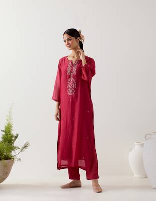 Red floral necklace kurta set 3