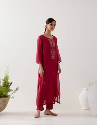 Red floral necklace kurta set 4