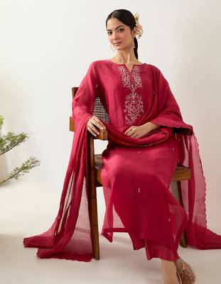 Red floral necklace kurta set 5