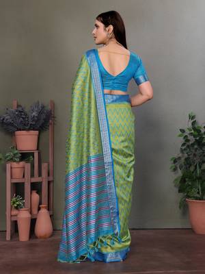 Parrot green soft silk zig zag pattern bollywood saree 4