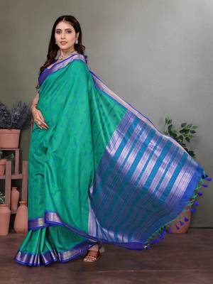 Peacock green soft silk woven designed patola saree 4