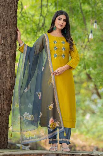 Floral Yoke Design Thread Work Straight Kurta With Trousers & Dupatta