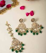 Kundan pearl & emerald maang tikka earrings set