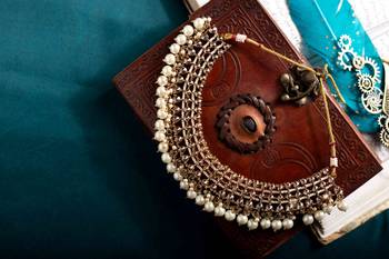 Kundan elegant pearl choker set 3