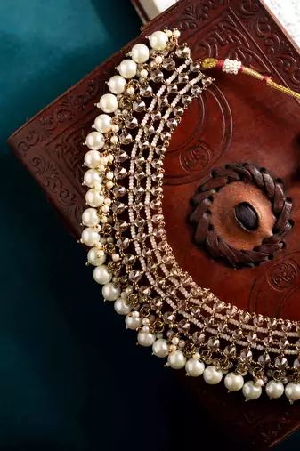 Kundan elegant pearl choker set