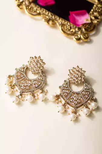 Kundan elegant pearl choker set