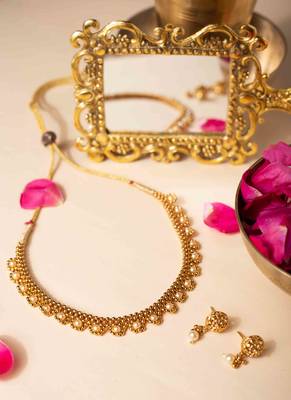 Golden pearl choker set 1