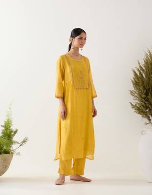 Mustard mughal buta kurta set 4