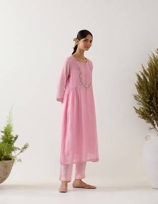 Blush pink camelia kurta set with gathers 3