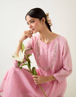 Blush pink camelia kurta set with gathers 5