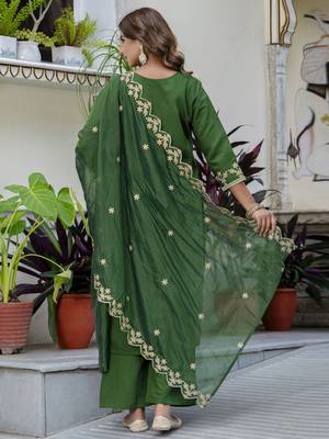 Women's silk blend embroidered kurta palazzo set with organza dupatta 2