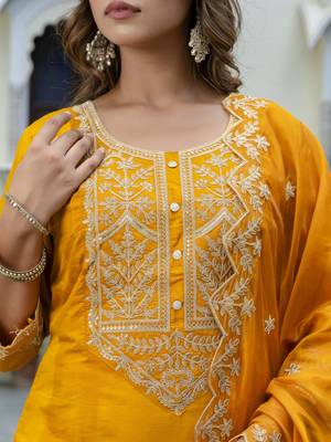 Women's silk blend embroidered kurta palazzo set with organza dupatta 3