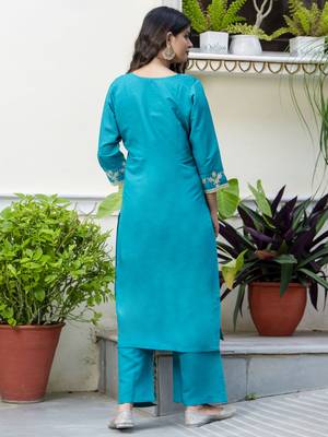 Women's silk blend embroidered kurta palazzo set with organza dupatta 2