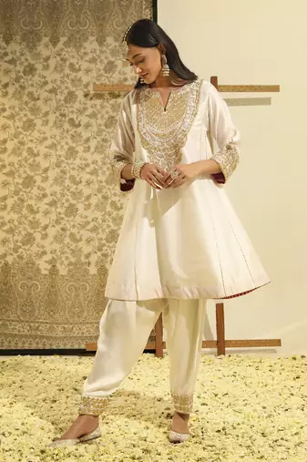 Kaarigari fayaaz daisy ivory chauga with salwar set