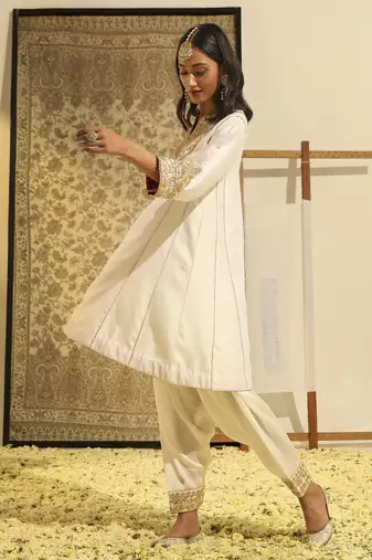 Kaarigari fayaaz daisy ivory chauga with salwar set