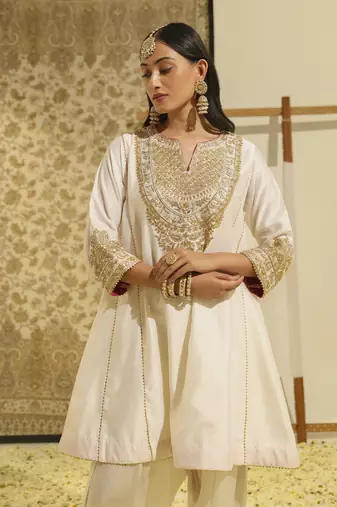 Kaarigari fayaaz daisy ivory chauga with salwar set