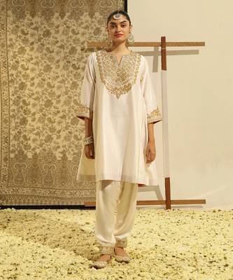 Kaarigari shaheen daisy ivory chauga with salwar set 1