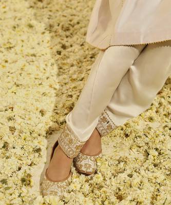 Kaarigari shaheen daisy ivory chauga with salwar set 2