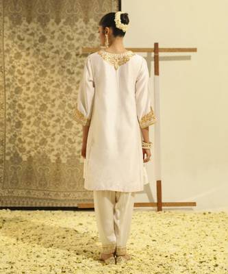 Kaarigari shaheen daisy ivory chauga with salwar set 4