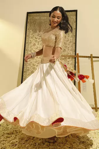 Kaarigari Aarif Daisy Ivory Lehenga Set