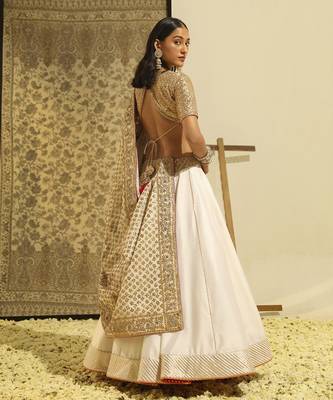 Kaarigari Aarif Daisy Ivory Lehenga Set 4