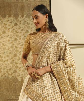 Kaarigari Aarif Daisy Ivory Lehenga Set 5