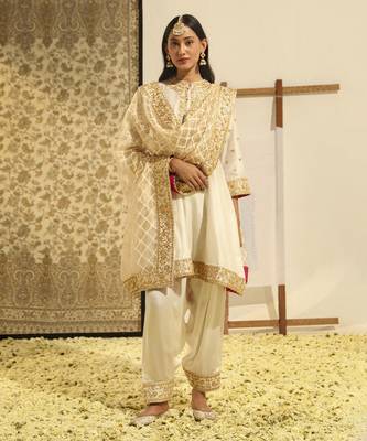 Kaarigari intezaar daisy ivory short kurta with salwar and dupatta set 1