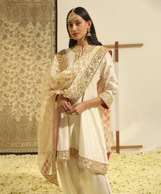 Kaarigari intezaar daisy ivory short kurta with salwar and dupatta set 5