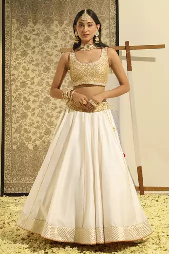 Kaarigari Aayan Daisy Ivory Lehenga Set
