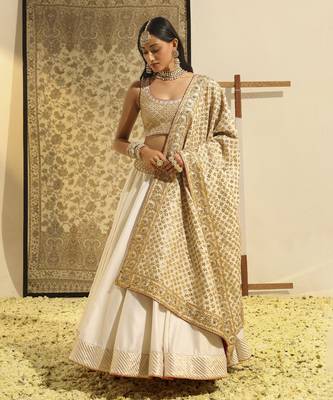 Kaarigari Aayan Daisy Ivory Lehenga Set 1