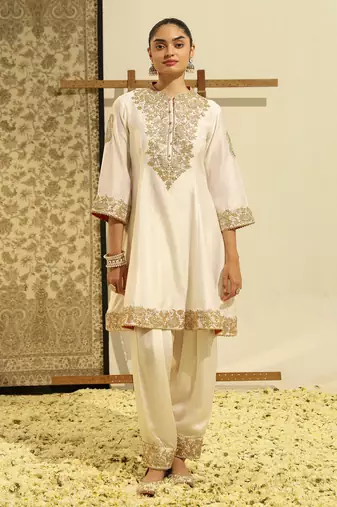 Kaarigari rajak daisy ivory short kurta with salwar and dupatta set