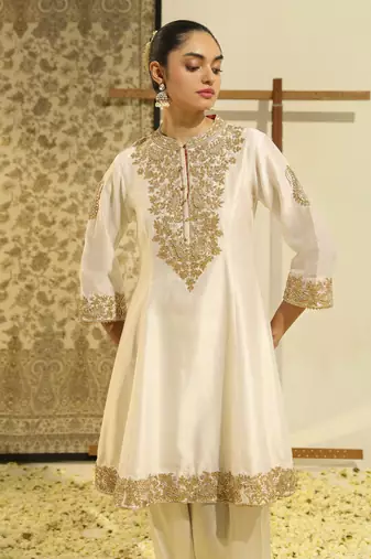 Kaarigari rajak daisy ivory short kurta with salwar and dupatta set