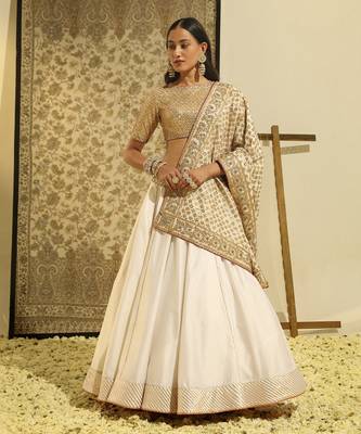 Kaarigari Aarif Daisy Ivory Lehenga Set 1