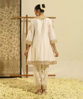Kaarigari rajak daisy ivory short kurta with salwar and dupatta set 4
