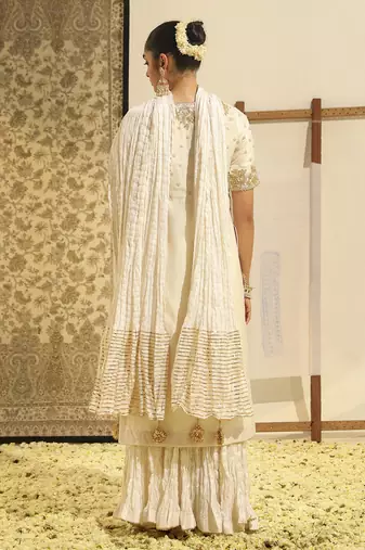 Kaarigari shahnawaz daisy ivory straight kurta with crushed silk skirt and crushed dupatta set