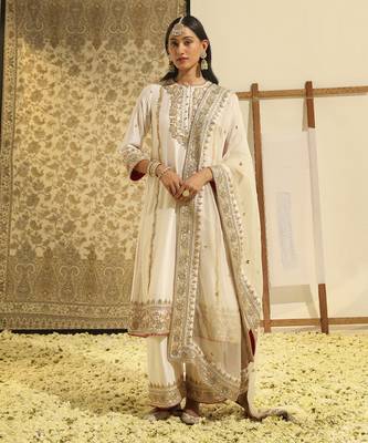 Kaarigari shiza daisy ivory long a-line kurta with palazzo and dupatta set 1