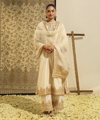Kaarigari sahana daisy ivory long a-line kurta with palazzo and dupatta set 2