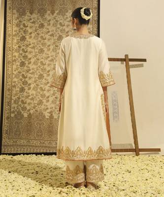 Kaarigari sahana daisy ivory long a-line kurta with palazzo and dupatta set 3