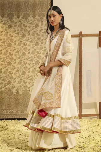 Kaarigari shaiz daisy ivory ankle length anarkali with skirt and dupatta set
