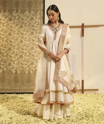 Kaarigari shaiz daisy ivory ankle length anarkali with skirt and dupatta set 1